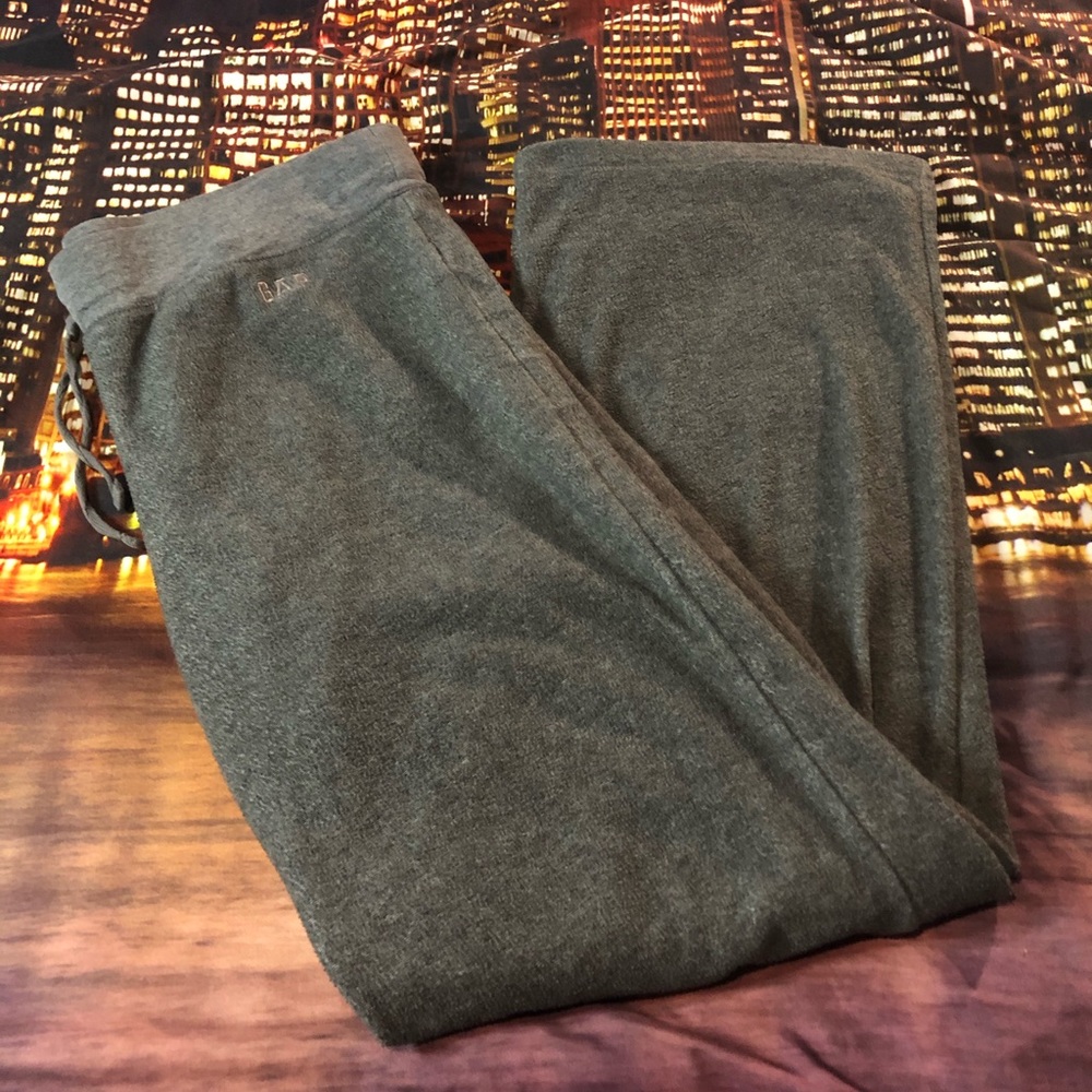 GAP sweatpants small